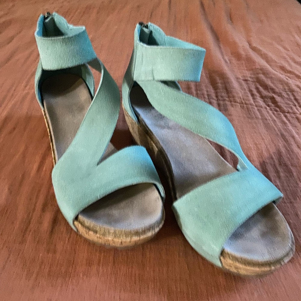 Antelope Dave Wedge in mint green